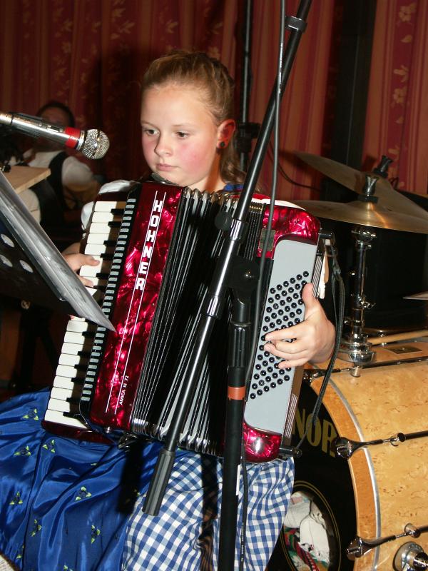 Katja im feschen Dirndl war die jüngste Musikantin.