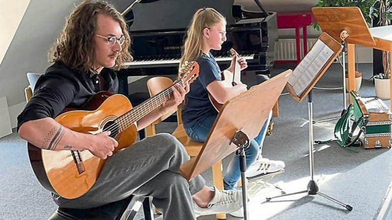 Musikschüler begeisterten an Instrumenten